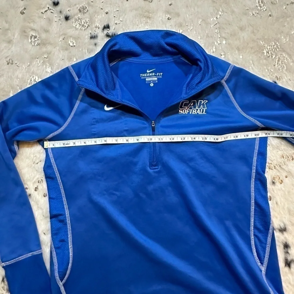 NIKE women’s blue quarter zip therma fit pullover size large